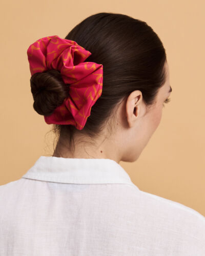 BOLD HEARTS SCRUNCHIE